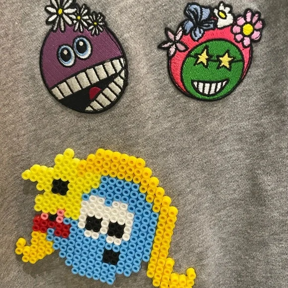 Mira Mikati NWT size 36Sweatshirt with hood and appliqués 3-D, awesome colors.